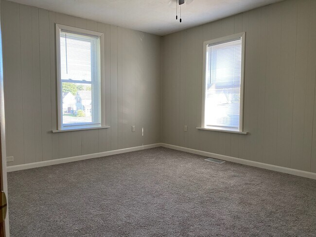 Dormitorio 2 - 641 Michigan St