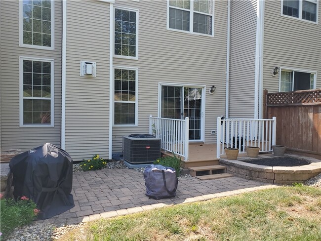 Building Photo - 109 Stirrup Cir