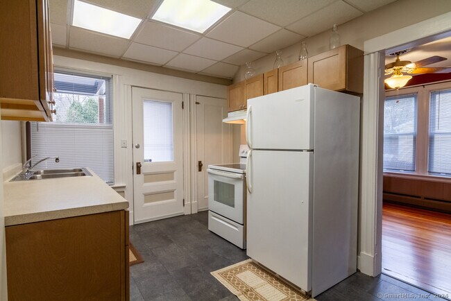 Building Photo - 393 Plainville Ave