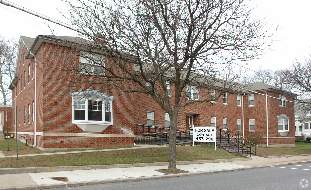 Primary Photo - 70 Turner Ave