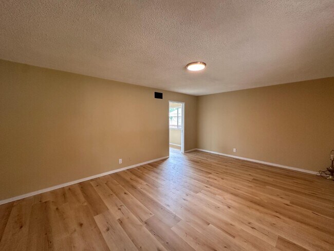 Foto del edificio - 414 N Alameda Ave