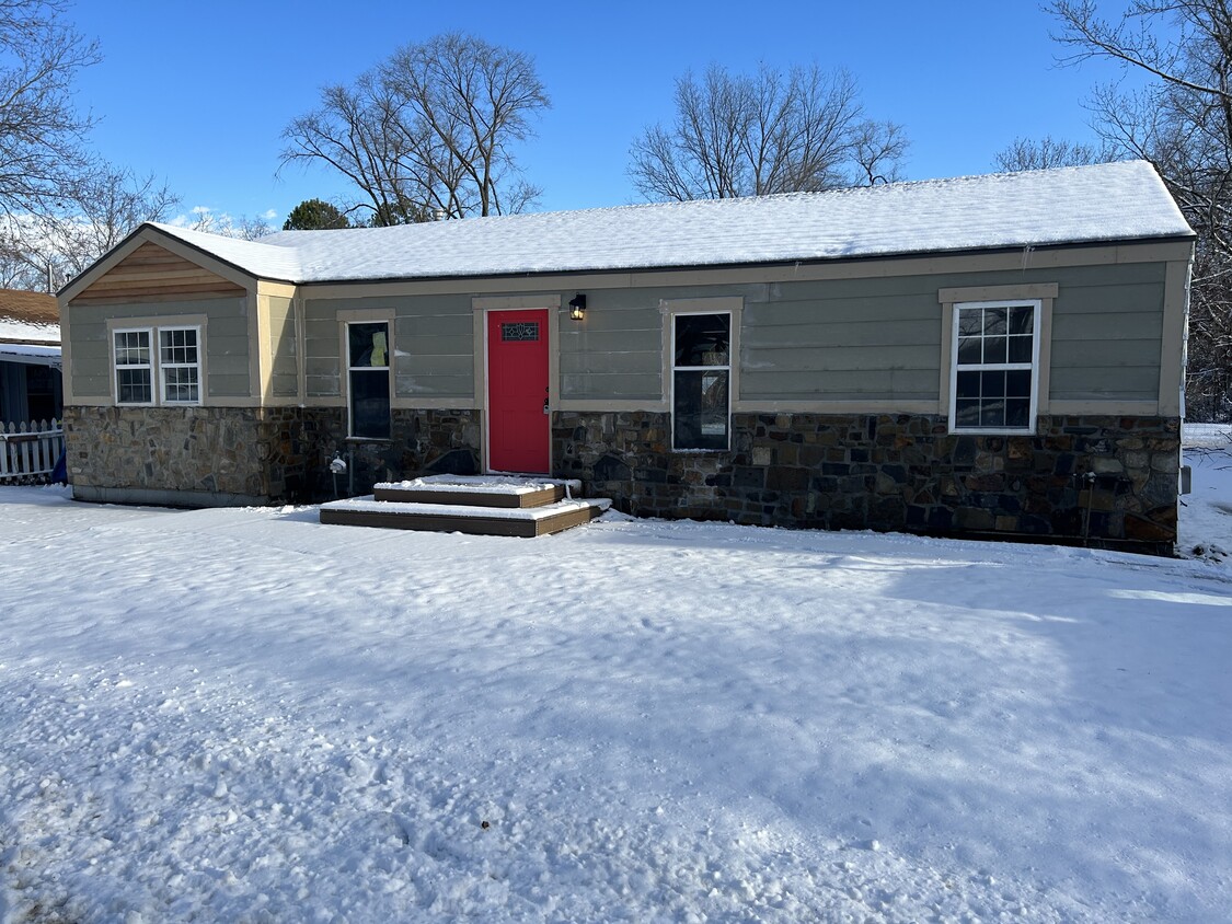 Primary Photo - 1249 Saint Louis Ave