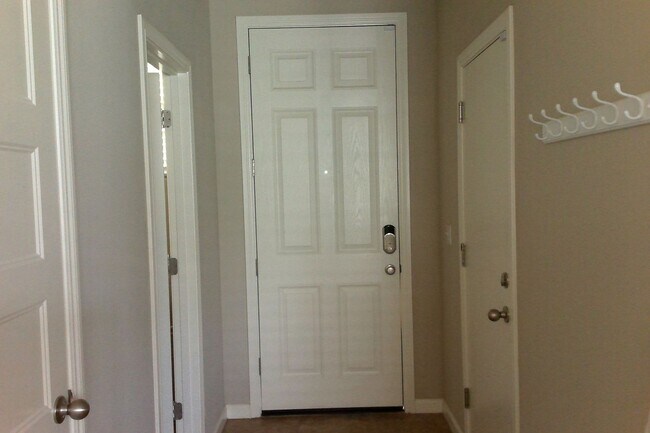 Foto del edificio - Beautiful 3 Bedroom 2.75 Bath Home in Harlan Ranch!