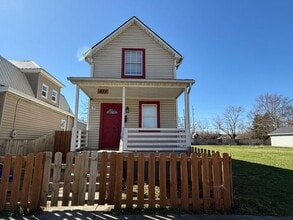 Building Photo - 411 S Yale Ave