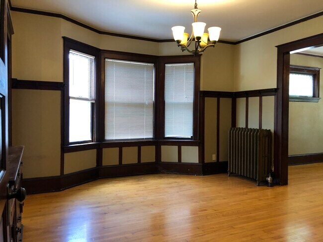 Building Photo - 741 E Homer St