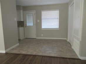 Building Photo - 8716 Club House Dr