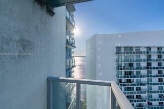 Building Photo - 1900 N Bayshore Dr