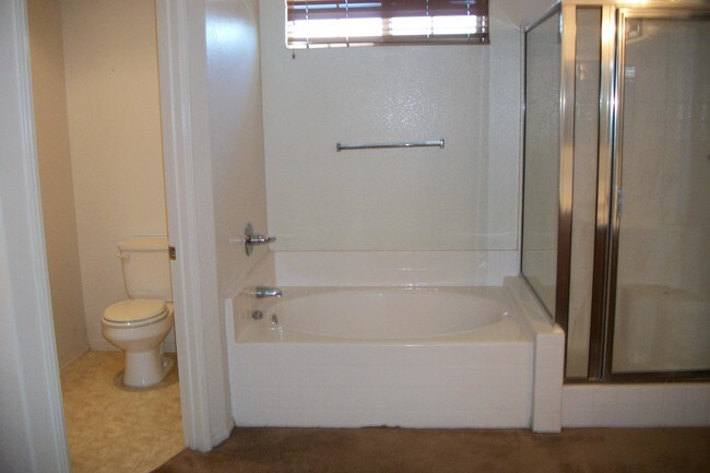 Building Photo - 1521 Ave H-5