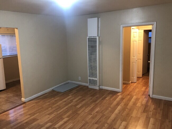 Foto del edificio - "Charming 1-Bedroom apartment with Spacious Layout in the Heart of Salt Lake City!"