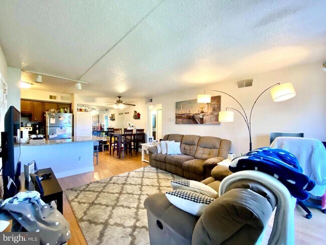 Foto del edificio - 5200 Hilltop Dr