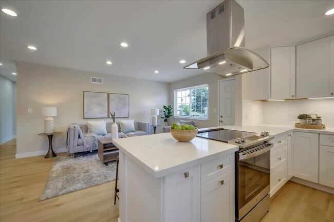 Building Photo - 5644 Playa Del Rey Ct