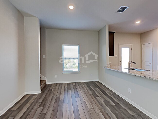 Foto del edificio - 12715 Shoreline Drive