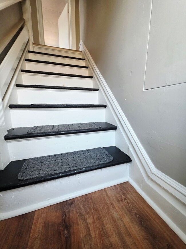 Building Photo - 20 Walnut St