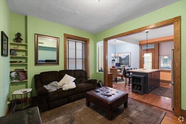 Building Photo - 505 W Fullerton Pky
