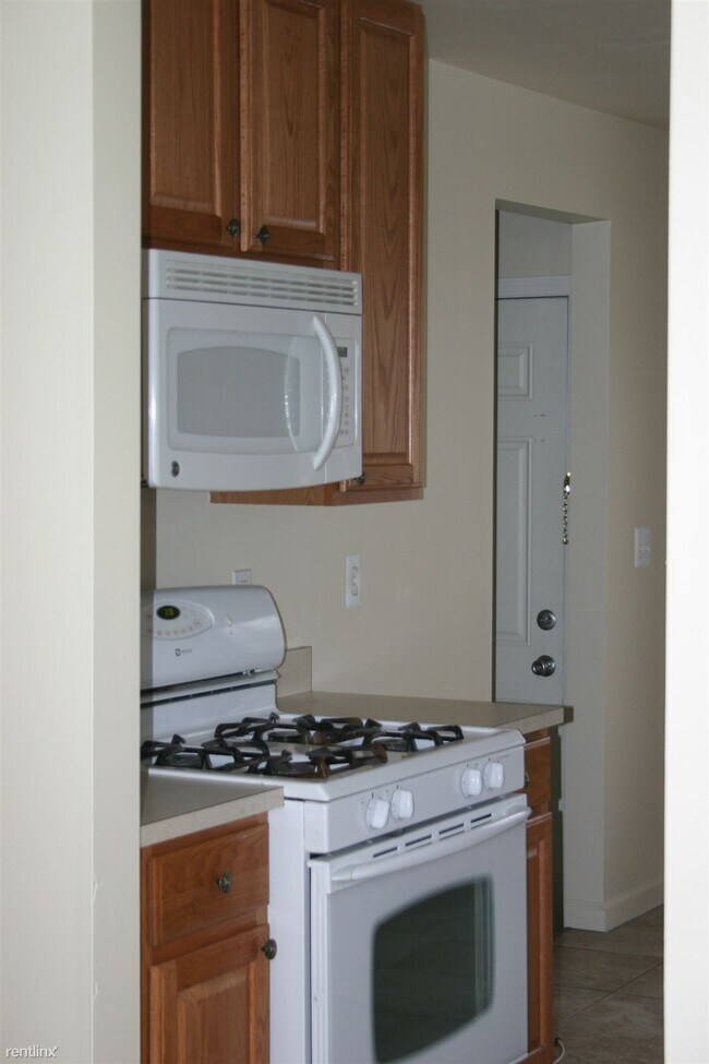 Building Photo - Studio, 1 bath House - 21640 Sussex St FUL...