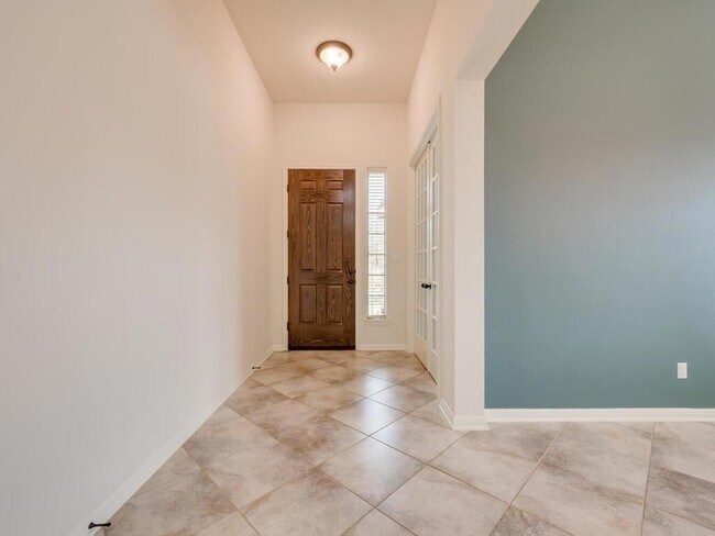 Building Photo - 2200 Hilltop Climb Dr