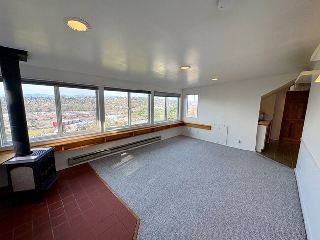 Building Photo - SKIRVIN TRIPLEX