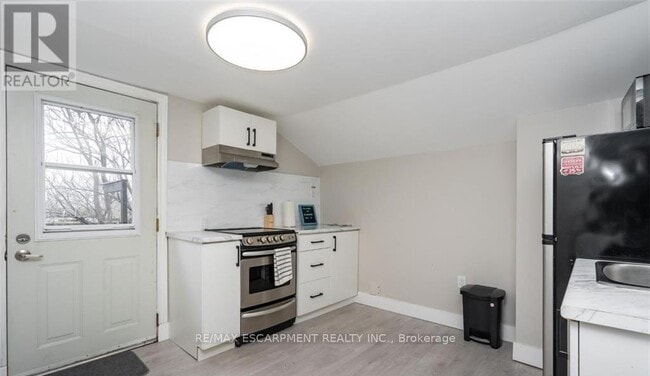 Building Photo - 38 Inchbury St
