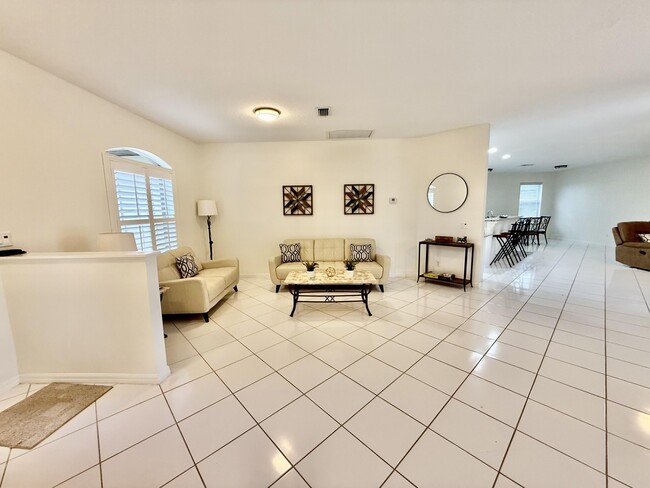 Foto del edificio - 541 NW Pine Sap Pl