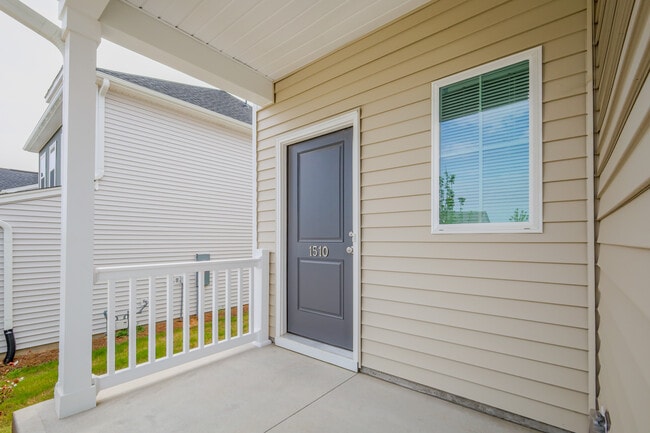 Porche delantero - 1510 Alvin Pond Dr