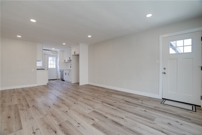 Building Photo - 120 E Mariposa