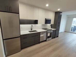 Building Photo - 1380 Pridham Ave