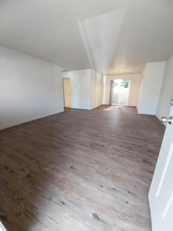 Foto del edificio - 1326 Dowell Rd