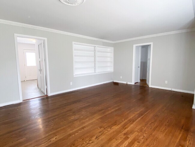 Building Photo - 4406 Santa Barbara Dr