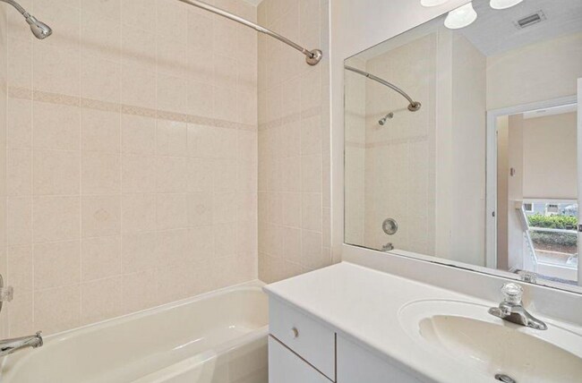 Foto del edificio - 5019 Neptune Ln