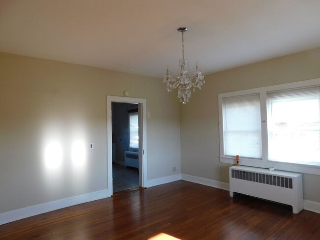 Building Photo - Pastoral views, peace and privacy!!