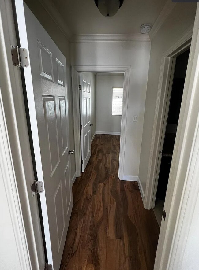 Hallway to the bedroom - 1243 N Kenmore Ave