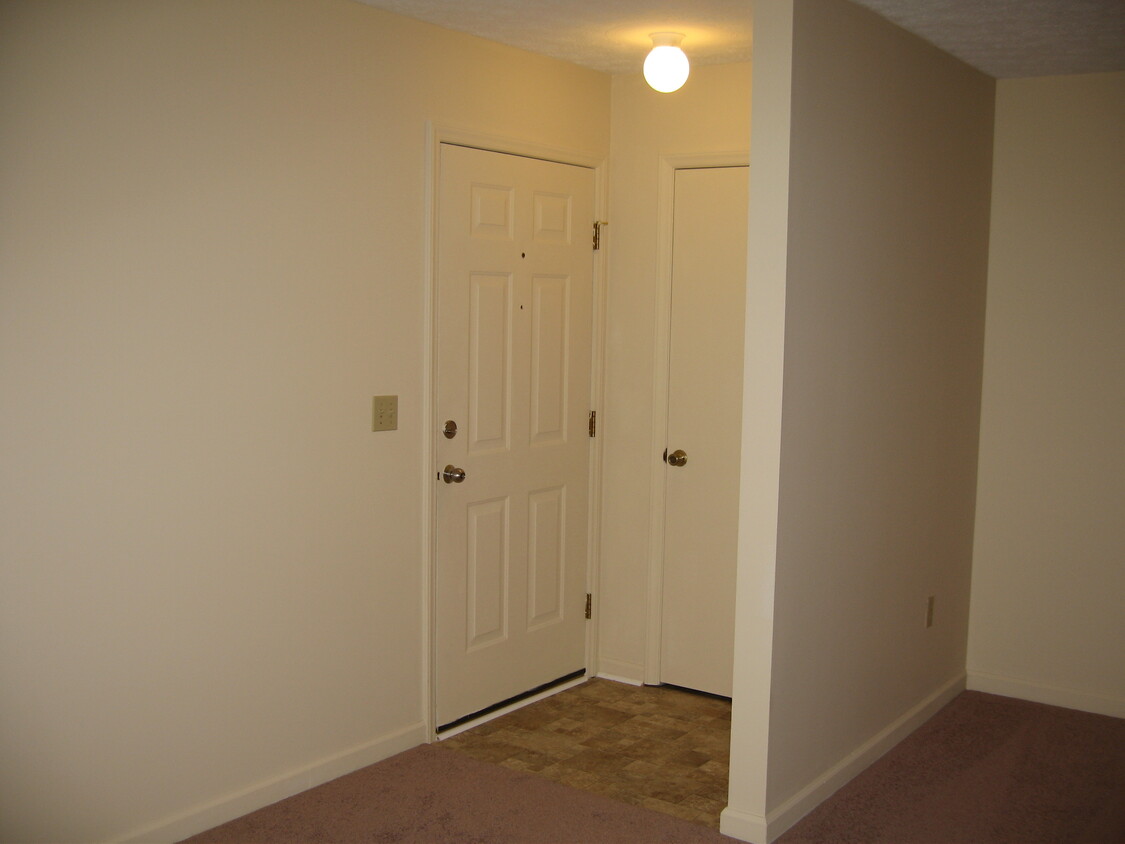 Front door/Coat Closet - 190 Birch Dr