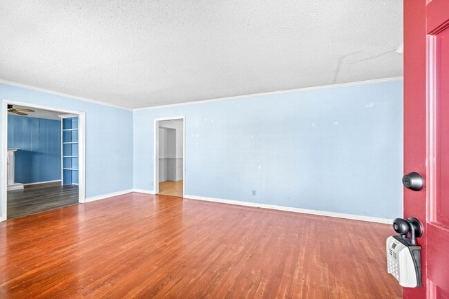Building Photo - 2741 Clinton Cir