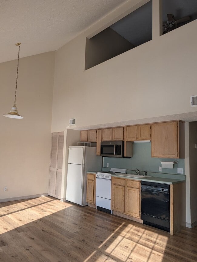 Building Photo - 540 Abby Ln