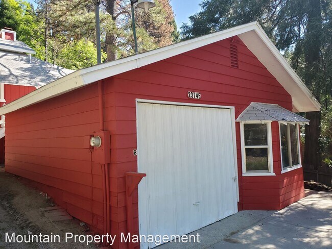 Building Photo - 2 br, 1 bath House - 23746 Hillside Unit B