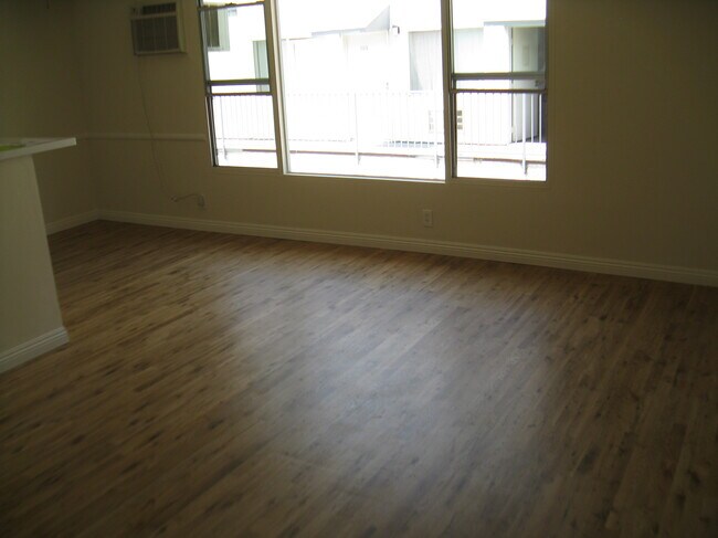 Sala de estar - 1137 Wilcox Pl