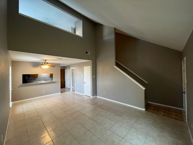 Building Photo - ONE BEDROOM LOFT TOWNHOME ON THE SOUTH SIDE!!
