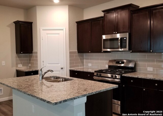 Foto del edificio - 8402 Cassia Cove