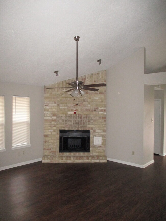 Building Photo - 952 Willersley Ln. Channelview, TX 77530