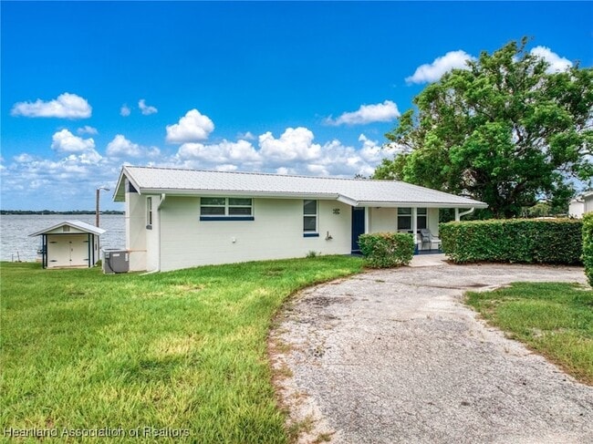 Building Photo - 403 Lake Lotela Dr