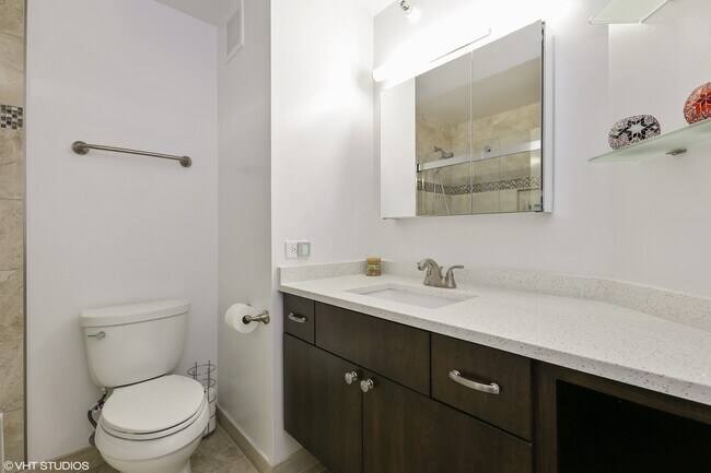 Foto del edificio - 3660 N Lake Shore Dr