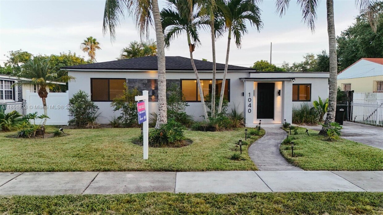 Foto principal - 1040 NE 143rd St