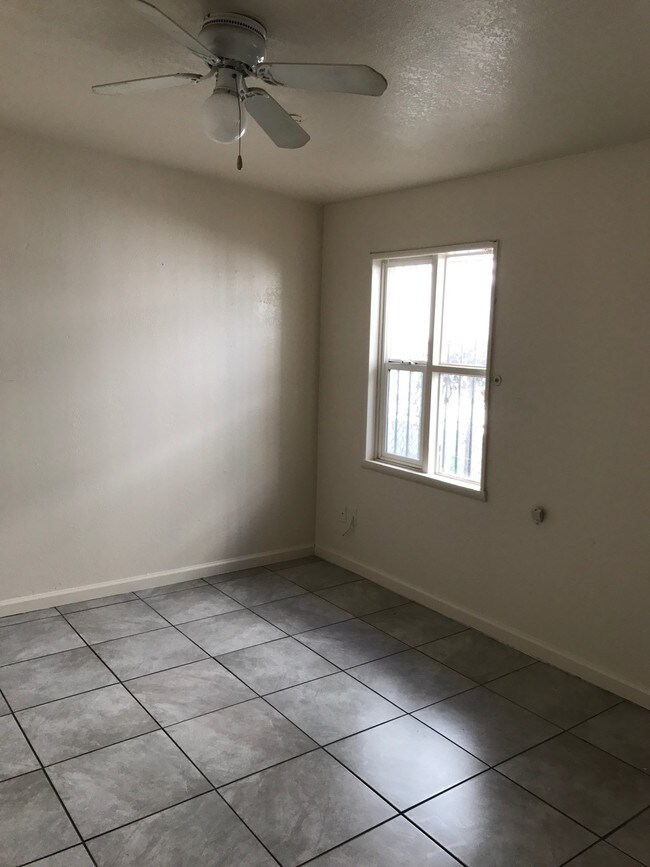 Foto del edificio - 1202 E Clinton Ave