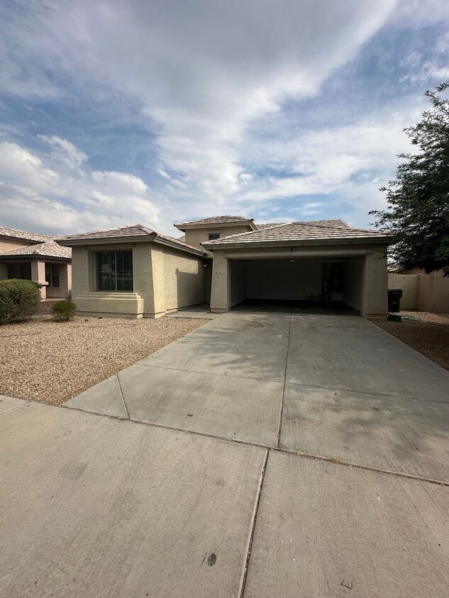 Primary Photo - Spacious 4 Bed/2 Bath in Desirable South P...