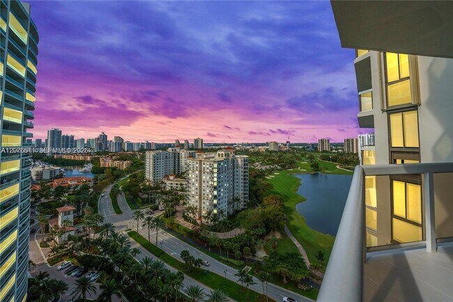 Foto del edificio - 20185 E Country Club Dr