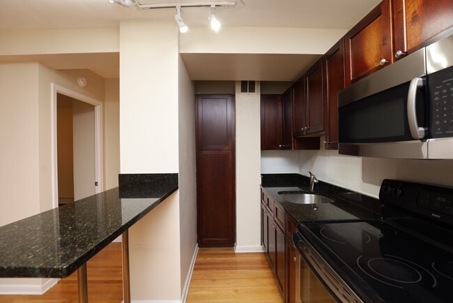 Building Photo - 4180 N Marine Dr