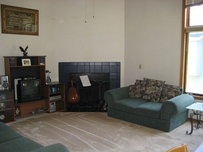 Foto del edificio - 2132 Plaenview Drive in Iowa City - 4 Bedroom Duplex