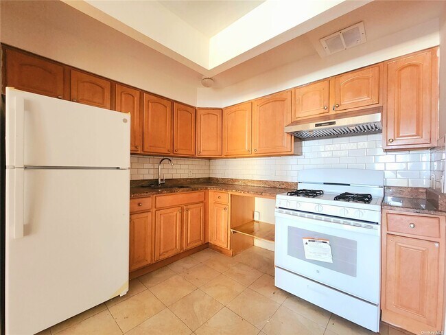 Building Photo - 65-79-79 Terrace Ct