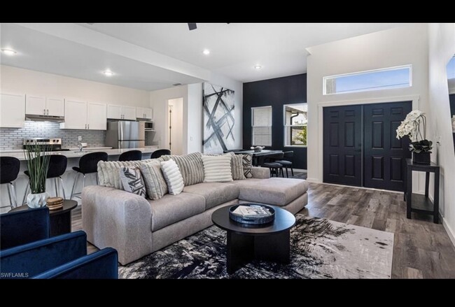 Building Photo - 417 NW 3rd Ln