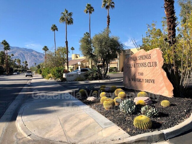 Foto del edificio - 5300 E Waverly Dr